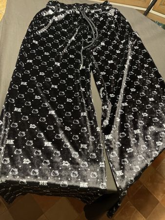 Pantaloni Bershka Hello Kitty, velluto tg S/M-nuovi