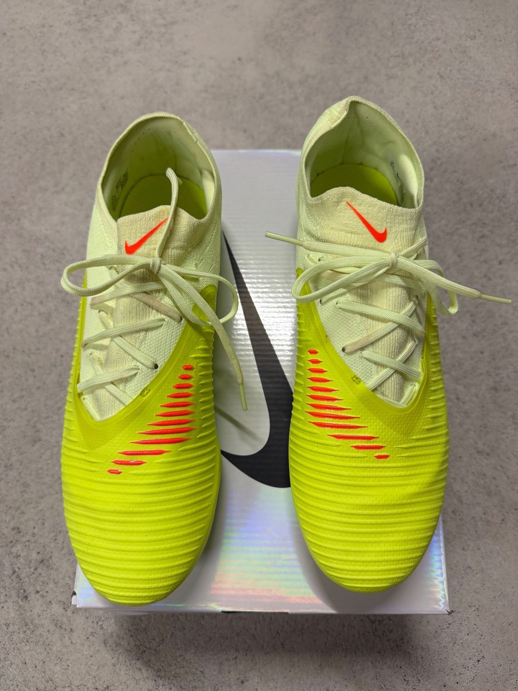 Nike Herrenschuhe: Nike Phantom 6 Low Pro FG – Gebraucht aus Embrach von Trendy24
