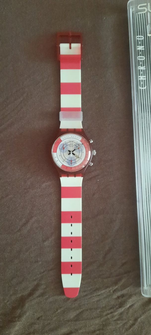 Swatch Orologi: Swatch Chrono Navy Berry – Nuovo e nell'imballaggio originale da Zürich venduto da Accuchek