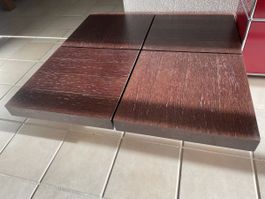 Quadratischer Couchtisch aus dunklem Holz, guter Zustand!