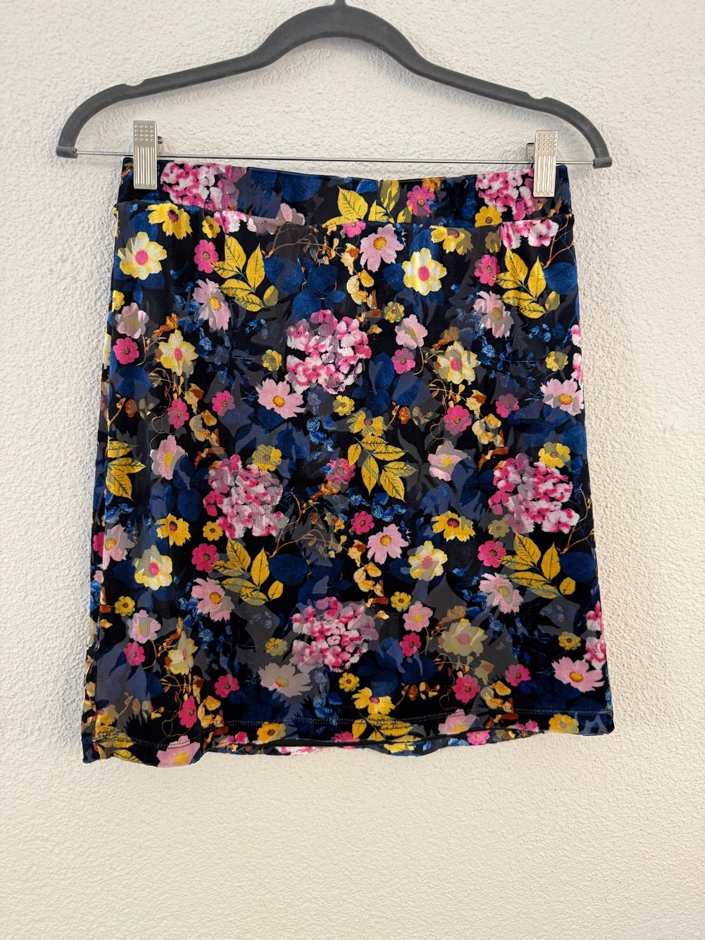 Vero Moda Jupes: Elastischer Rock mit Blumenmuster Gr. M, farbenfroh & bequem – D'occasion à Neerach par Meli_sara 4