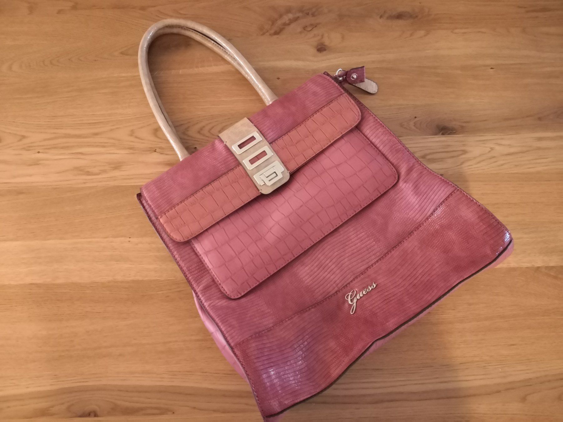 Guess Borse da donna: Schöne Handtasche von Guess, neuwertig – Nuovo (secondo la descrizione) da Zuzwil SG venduto da alsacia
