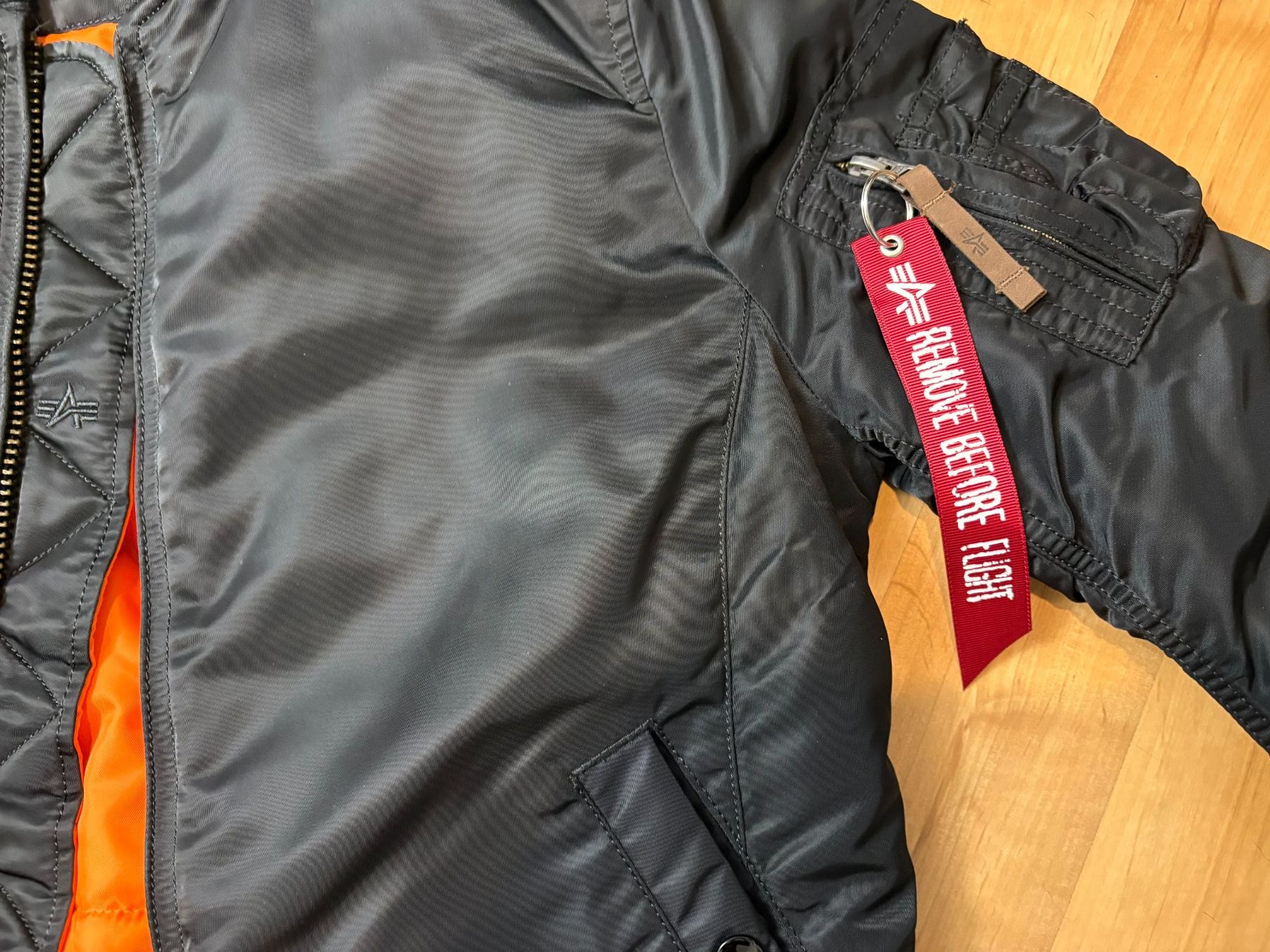 Alpha Industries Giacche: Warme Alpha Industries Bomberjacke Gr. M – Nuovo (secondo la descrizione) da Willisau venduto da ani_gtk8 1