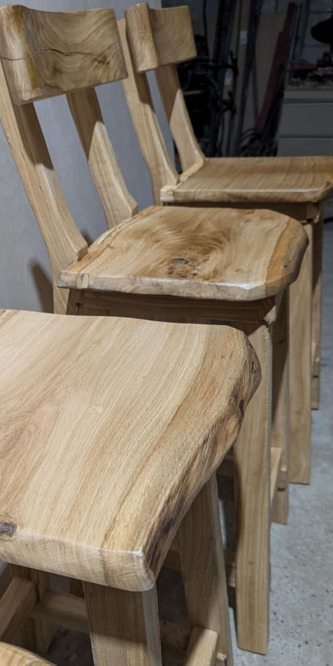 Sgabelli: Handgefertigte Barhocker aus Holz – Nuovo e nell'imballaggio originale da Zürich venduto da Miki_Schreiner
