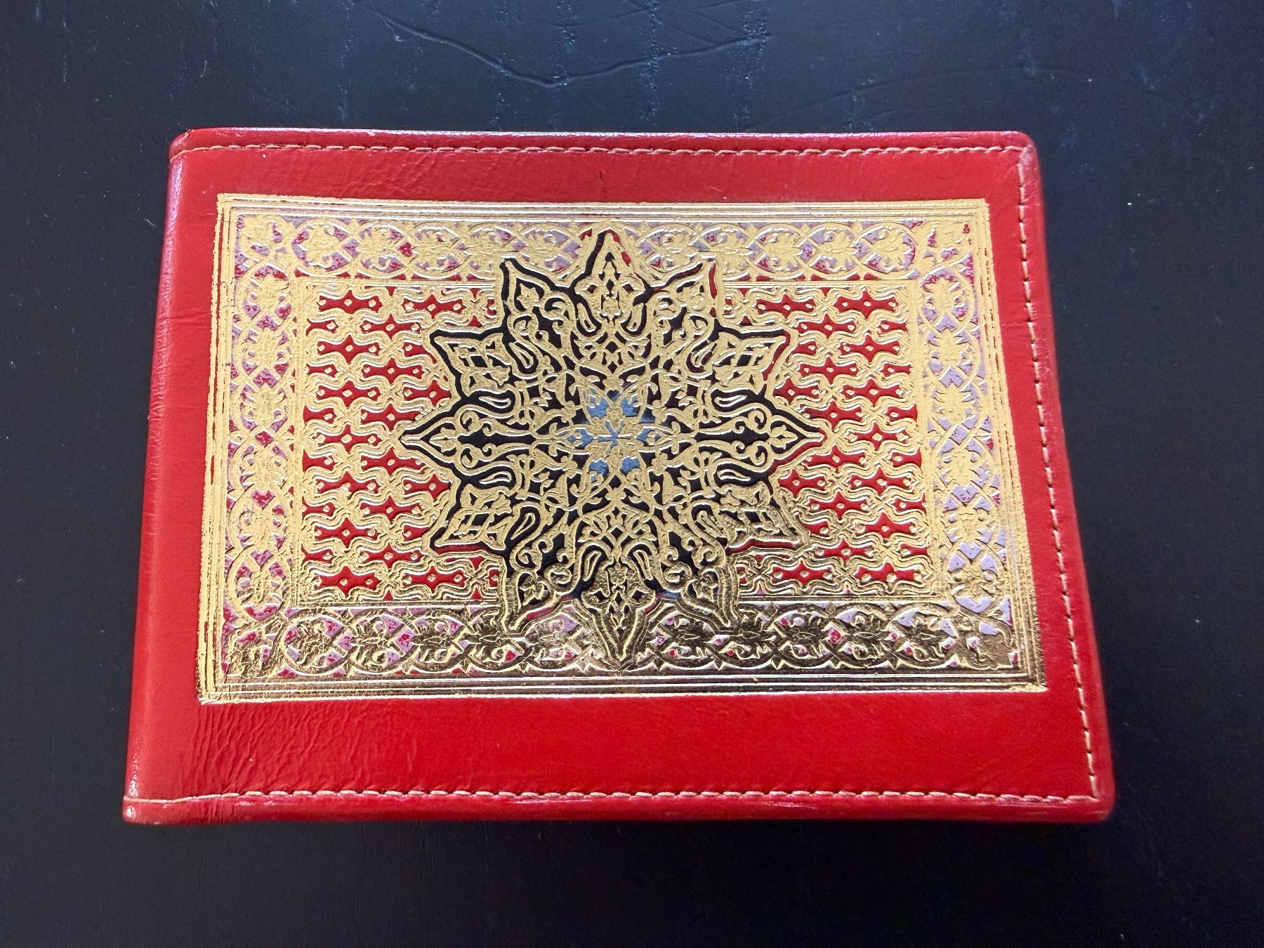 Portamonete: Rotes Portemonnaie mit goldigem Muster – Usato da Erstfeld venduto da Mario_boe0