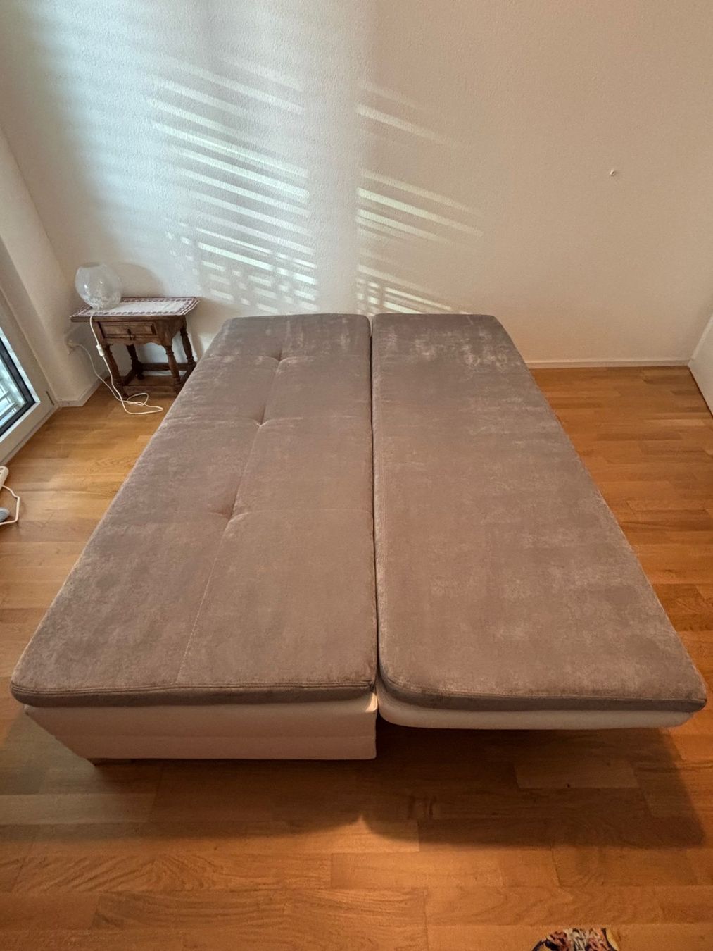 Sofas: Divano letto grigio con contenitore usato – D'occasion à Biel/Bienne par Doc4681 1