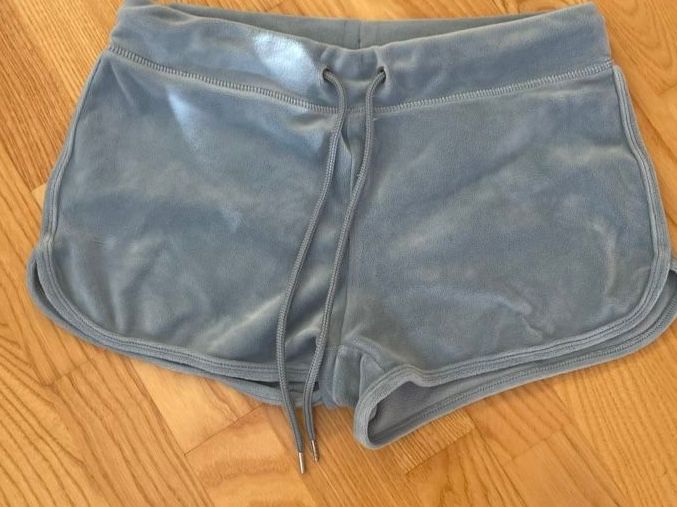 Lotti di vestiti: Kleiderpaket: Sportset 4 Stück – Usato da Roggwil BE venduto da R.. 4