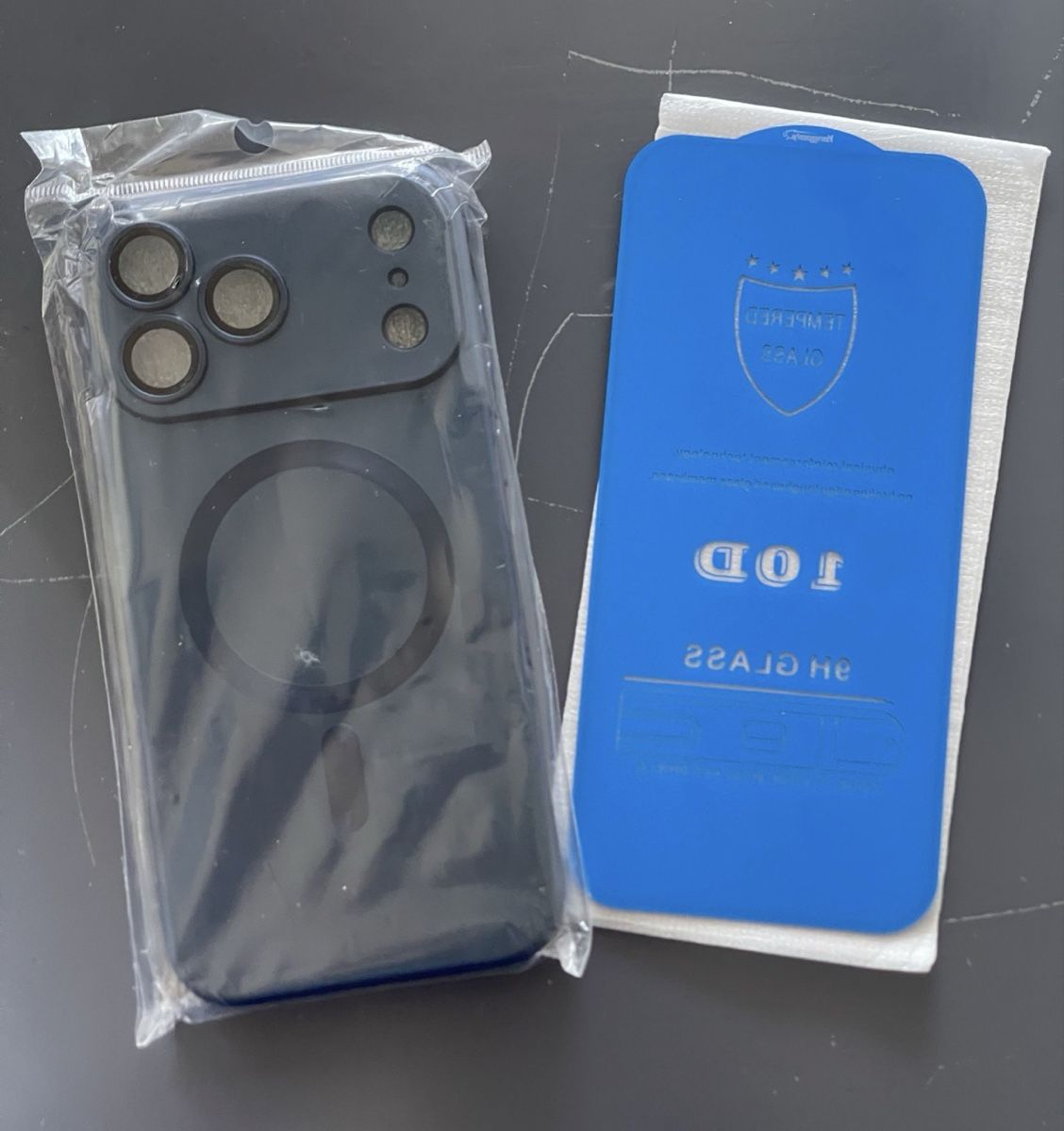 Cover & Protezioni schermo: GLASS PLUS ÉTUI IPHONE 17 PRO MAX – Nuovo e nell'imballaggio originale da Biel/Bienne venduto da ML31