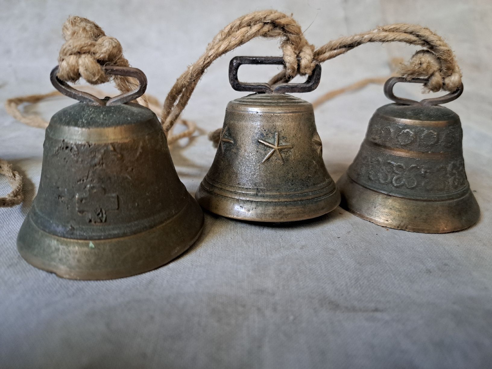Campanacci mucche: Antike Glocken, Trycheln, Glöckchen wohl Geiss oder Schaf – Usato da Muotathal venduto da s_spiess 1