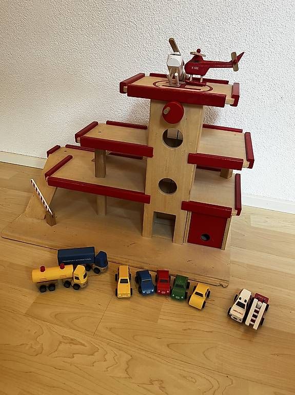 Giocattoli: Holz Parkhaus  – Usato da Eschen venduto da 1sc_xgk7