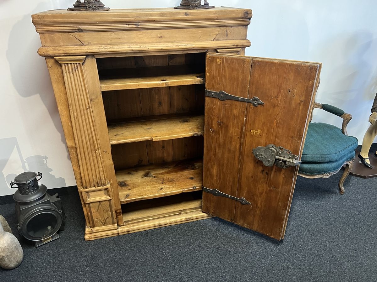 Armadi: Kleiner Renaissance Schrank Arve – Usato da Gossau SG venduto da Keller-Antiques 2