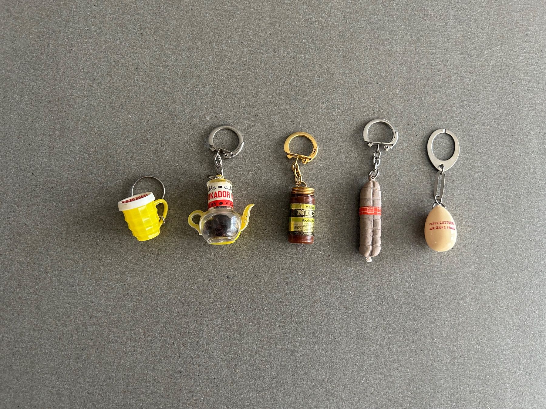 Schlüsselanhänger & - bänder: Lot de 5 porte-clés miniatures rétro - Collection unique! – Gebraucht aus Genève von inn_n9kf
