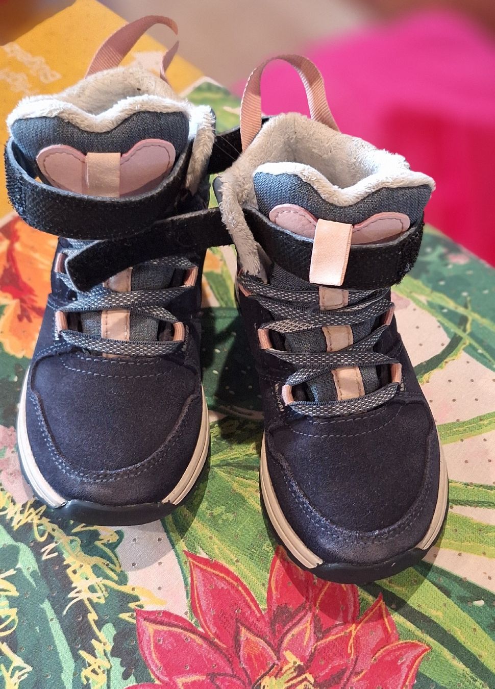 Scarpe per ragazze: Warme Mädchen Winterstiefel, Grösse 27,  – Usato da Oberägeri venduto da Runningiceman