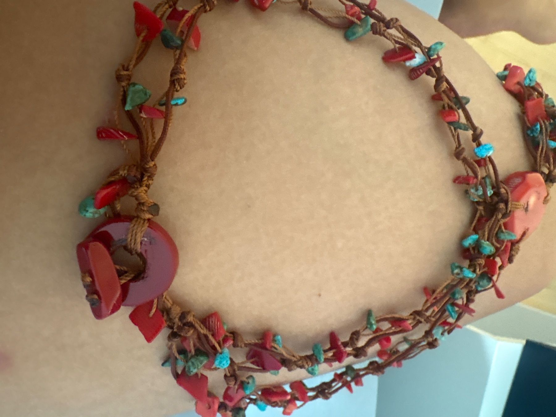 Catenine: Collier ethnique perles rouges et bleues avec pendentif – Usato da Puidoux venduto da ray_2b5z 2