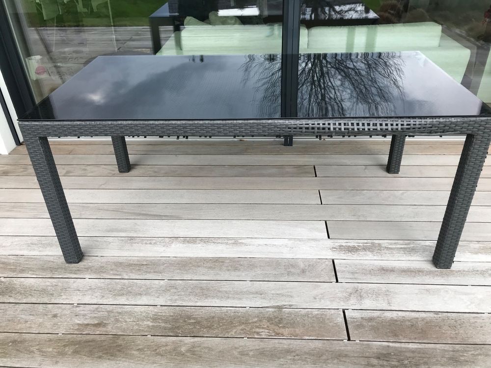 Gartentisch aus Ratan mit Glasplatte Kaufen auf Ricardo