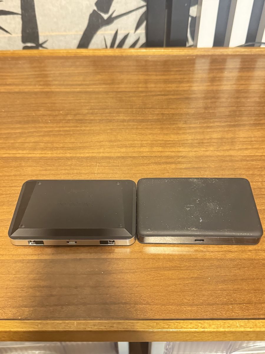 Schede di memoria: 2 Mobile Hotspots Netgear und TP-Link gebraucht – Usato da Schlieren venduto da Schlieren84 3