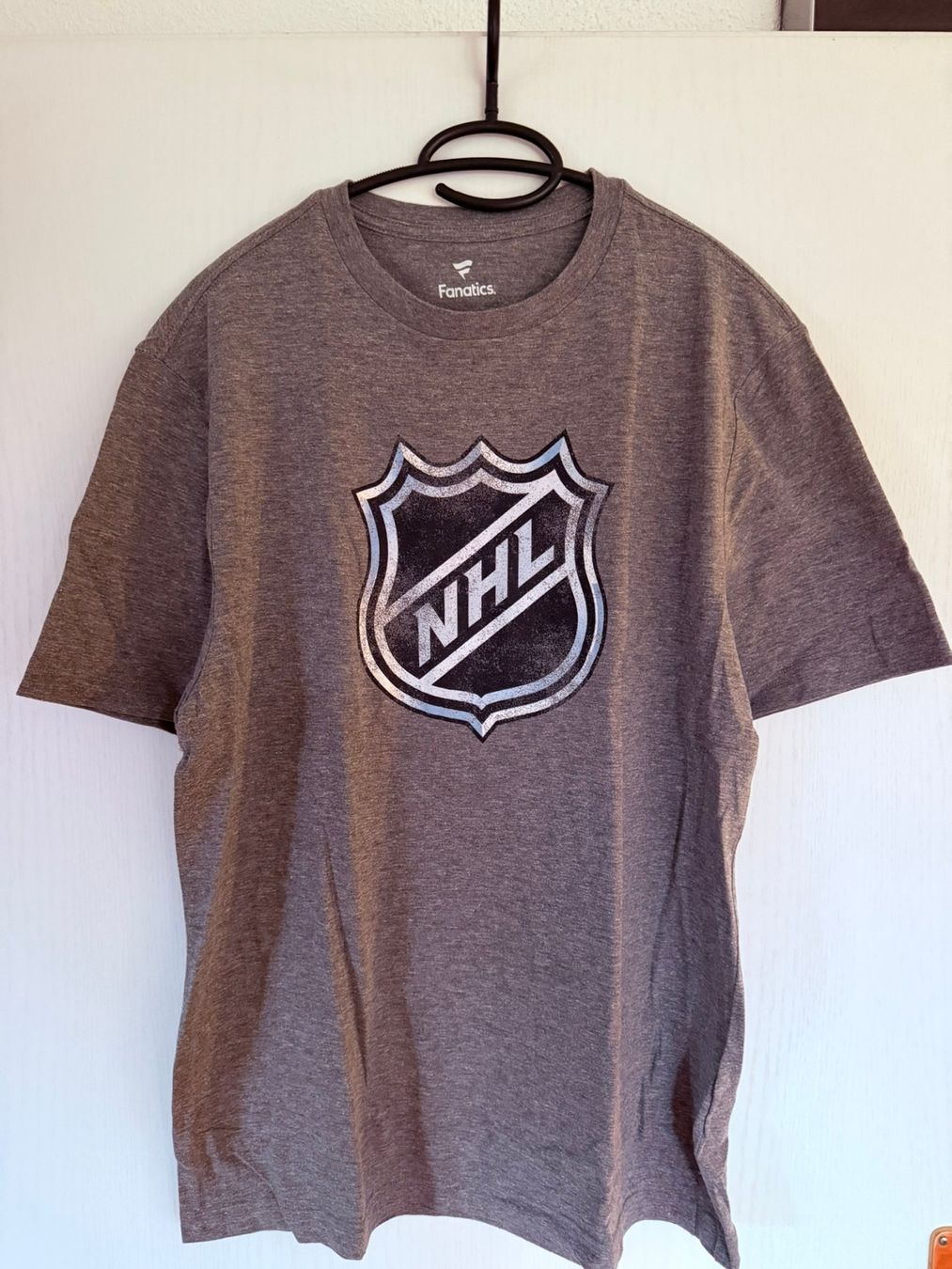 NHL T-shirt: NHL Logo T-Shirt - L – Usato da Winkel venduto da Studi66