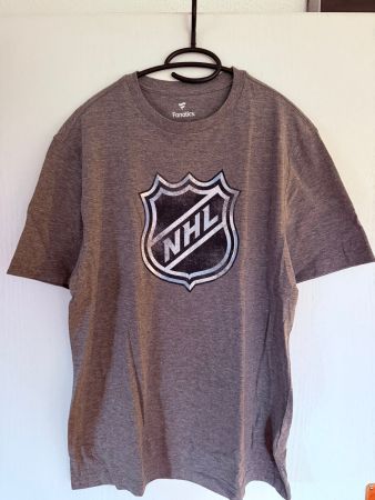 NHL Logo T-Shirt - L