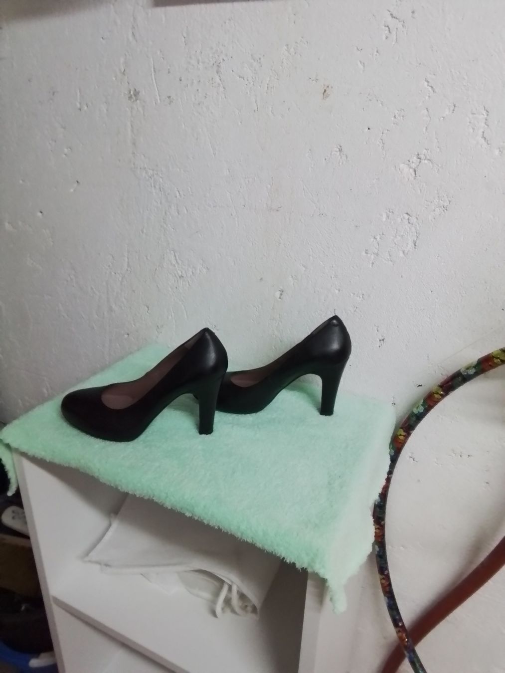 Scarpe da donna: 8 Paar Schuhe  – Nuovo (secondo la descrizione) da Bülach venduto da inced 1