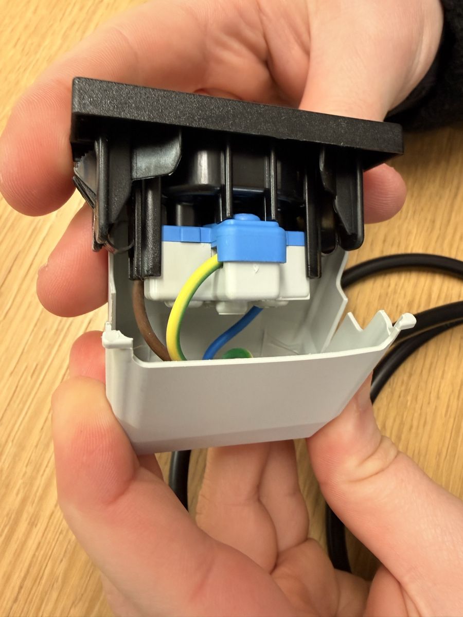 Hager Fiches d'alim.: Kabel mit Steckdose Hager – Neuf (Voir description) à Appenzell par BumpRiver 3
