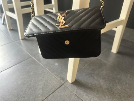 Schwarze Umhängetasche mit goldenem YSL Logo neu