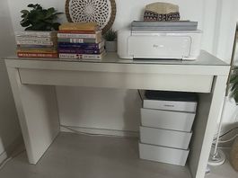 Bureau blanc moderne avec plateau en verre  Excellent état