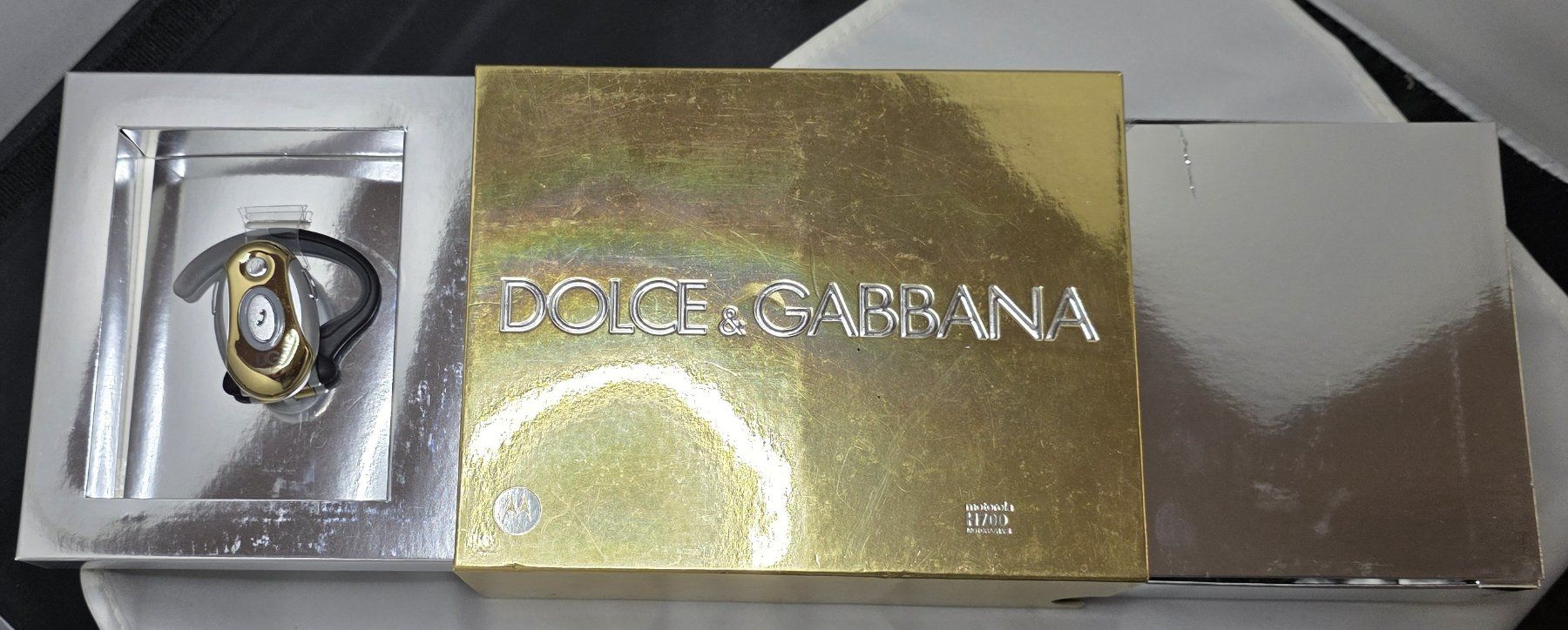 Dolce & Gabbana Cuffie: Vintage Dolce & Gabbana / Motorola Bluetooth Headset – Usato da Ebikon venduto da Fredieluz 1