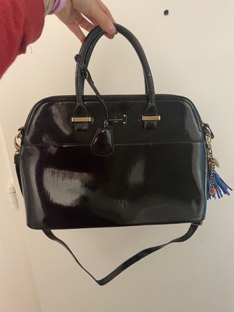 Handtasche schwarz glänzend Pauls Boutique London