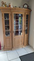 Vitrinenschrank aus Massivholz