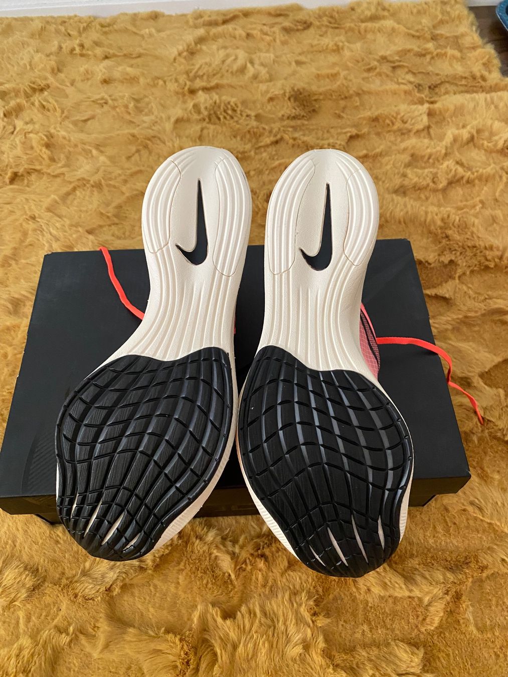 Nike Herrenschuhe: Nike ZoomX Vaporfly Next % – Neu und originalverpackt aus Zürich von suche_jenes 2