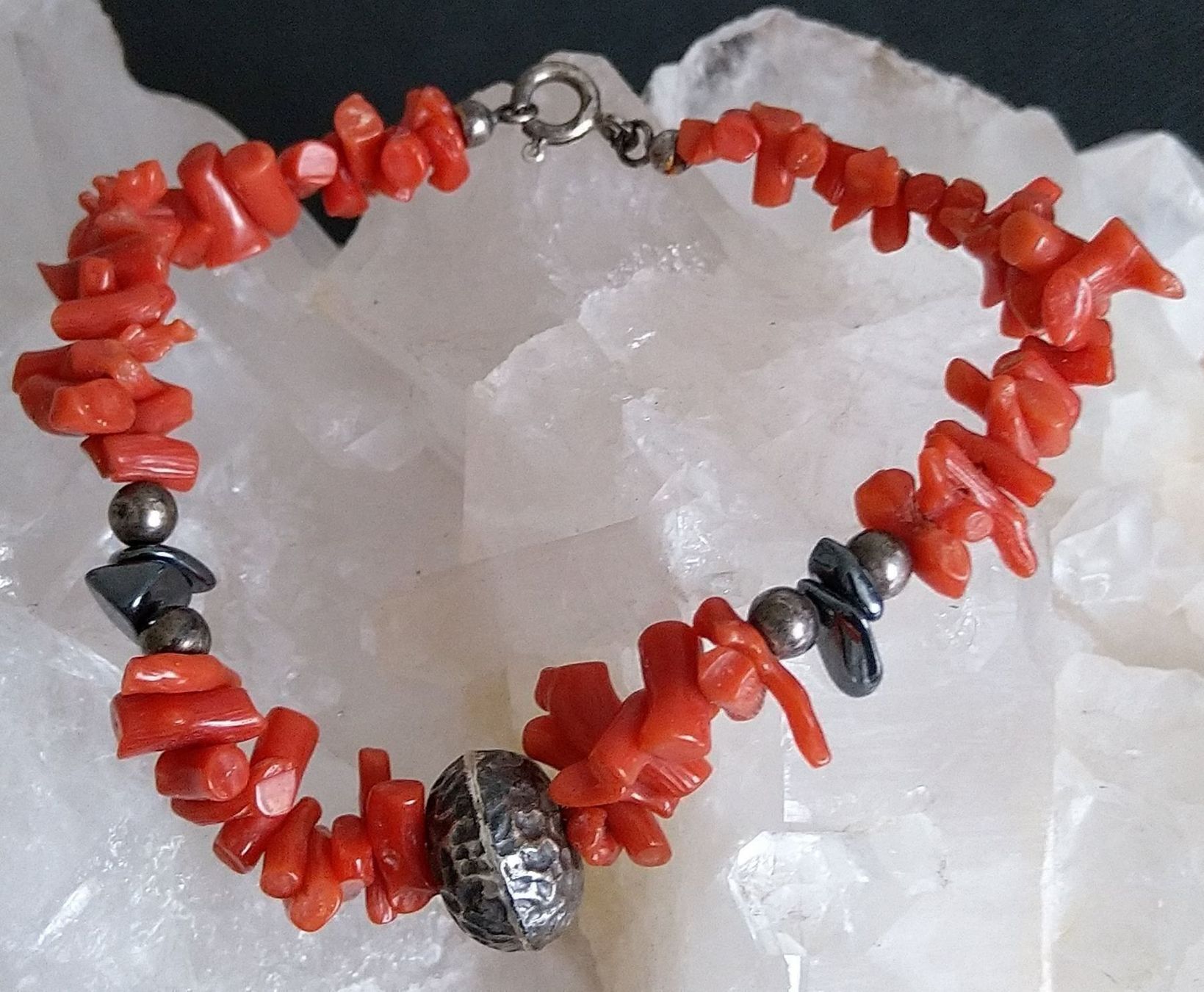 Armbänder & -reifen: ARMBAND MIT KORALLE  - SILBER -  HÄMATIT – Gebraucht aus Romanshorn von BoutiqueA 3