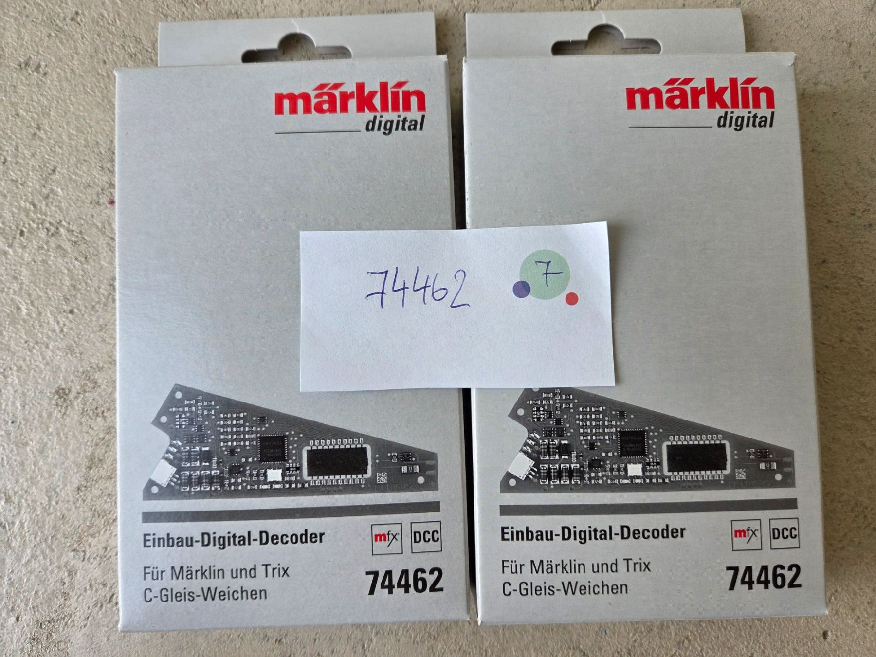 Märklin Modellini di ferrovie: Märklin Einbau-Digital-Decoder 74462 (7) - 2 Stk. – Nuovo e nell'imballaggio originale da Udligenswil venduto da Giordi3