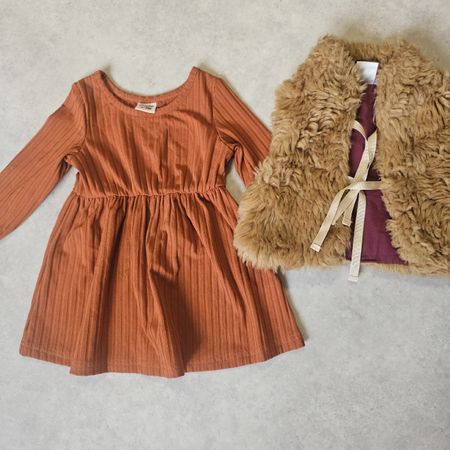 Robe automne et gilet bébé 6-9 mois, parfait pour la saison!