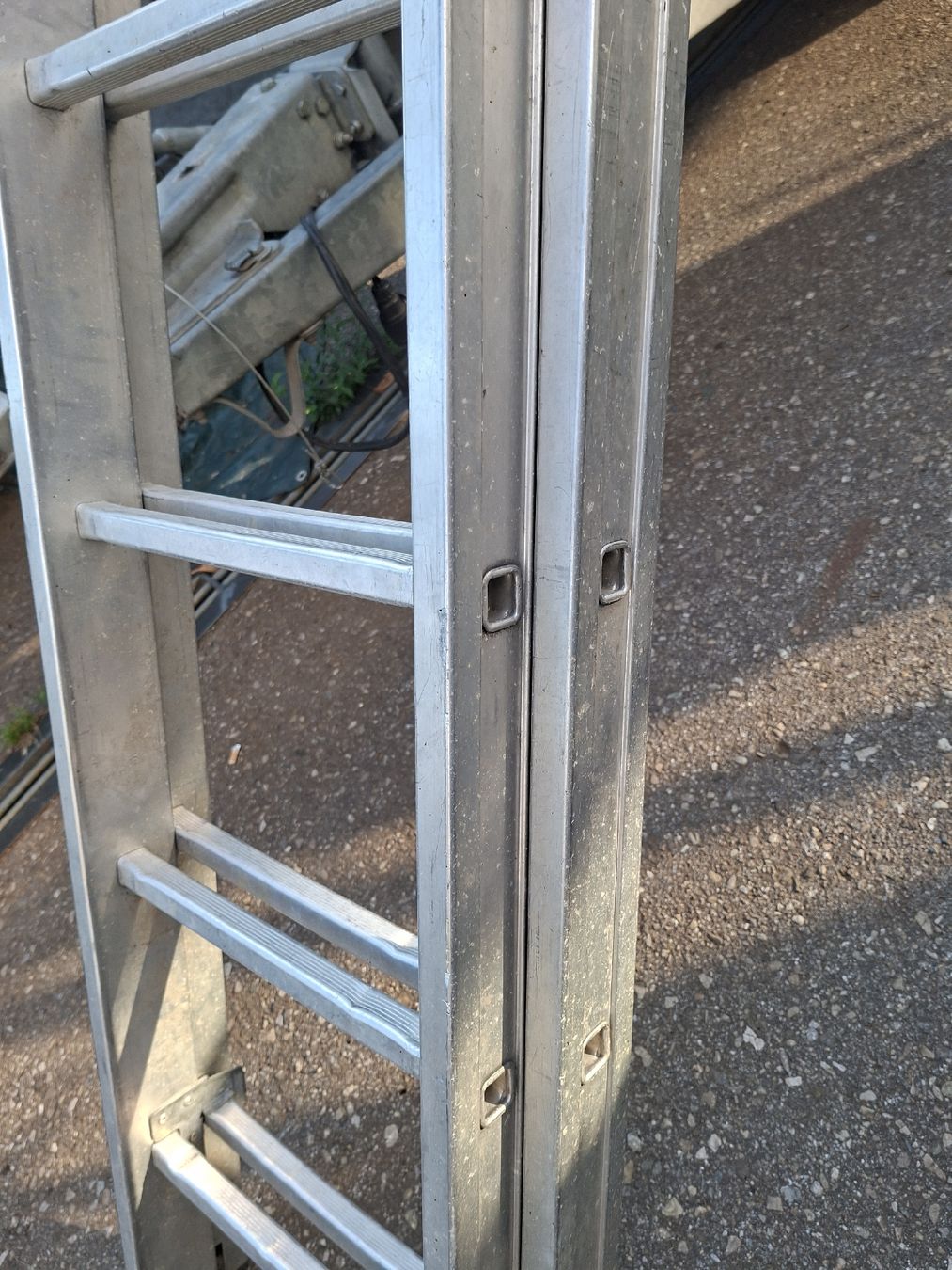 Scale: Ausziehbare Leiter Aluminium 2-teilig – Usato da Grossdietwil venduto da hufi10 2