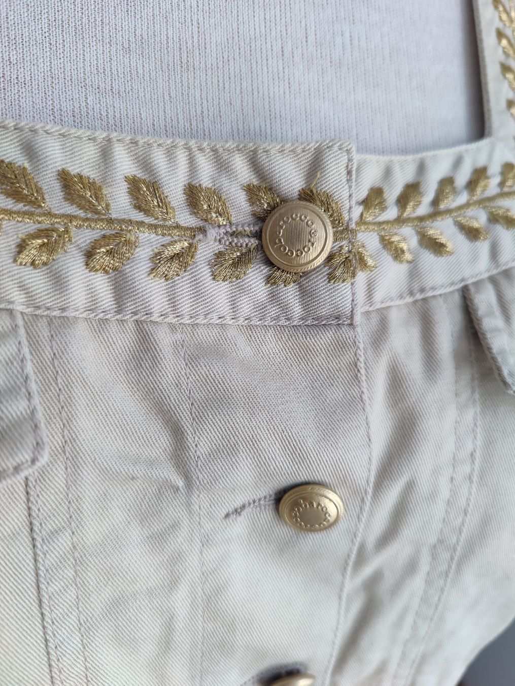 Top: Vintage Roccobarocco Embroidered Crop Top Jacket – Usato da La Tour-de-Peilz venduto da dAutrefois 7