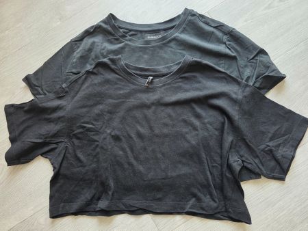 2 schwarze T-Shirts cropped Gr. S /even & odd /Only