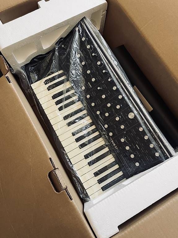 Strumenti musicali: Moog Sub 37 Tribute Edition Synthesizer – Usato da Zürich venduto da Rosarilli 3