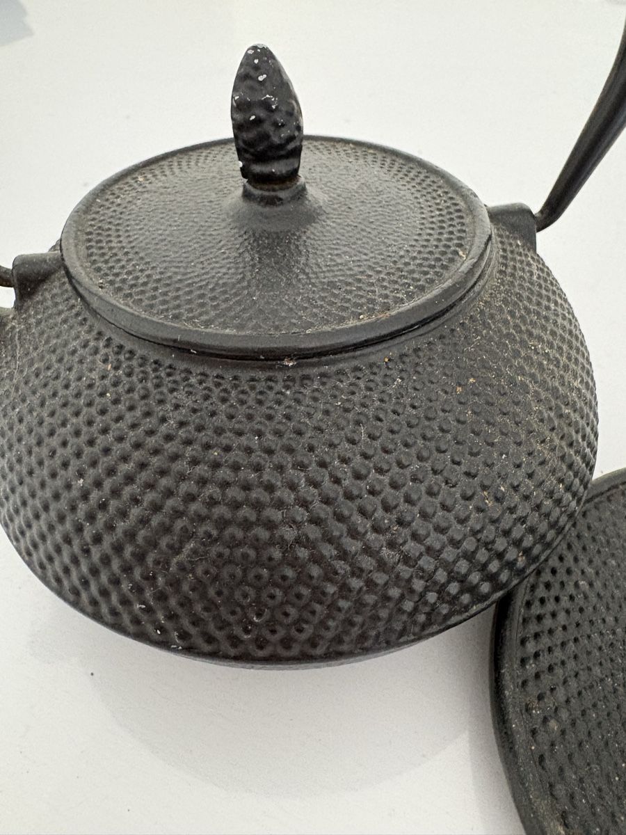 Teekannen: Cast iron teapot with coaster – Gebraucht aus Benglen von morningchild 3