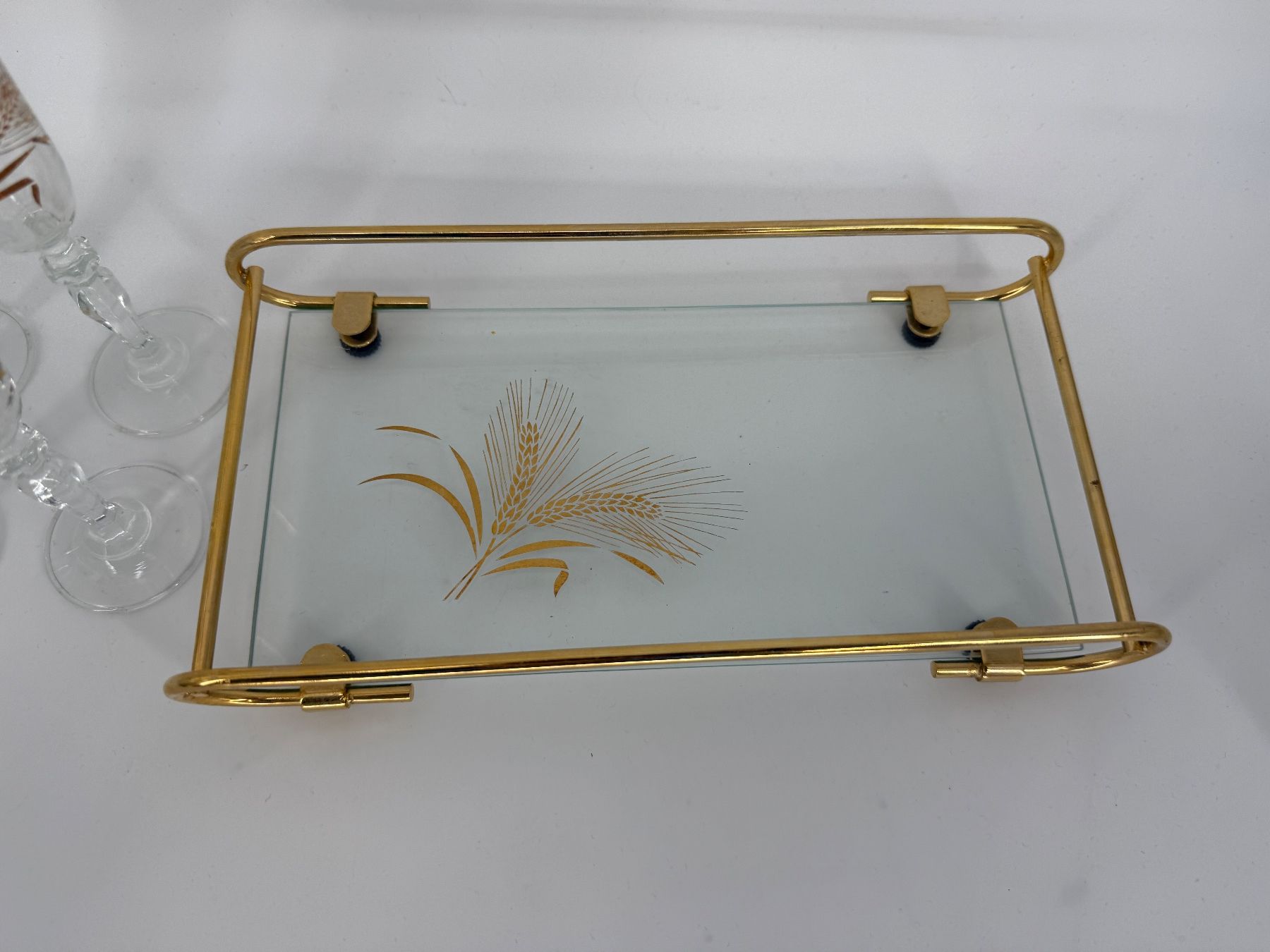 Verres: 4 Gläser und 1 Tablett Glas Gold Weizenähre – D'occasion à Auenstein par moin. 2