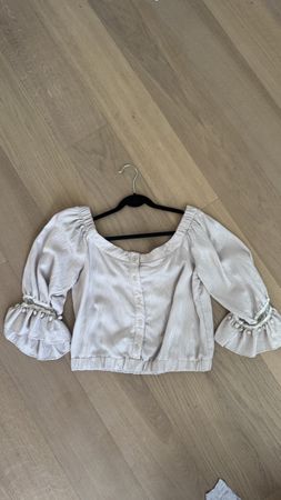 Sommer Bluse mit Puffärmel und Bommel - Grösse S/M