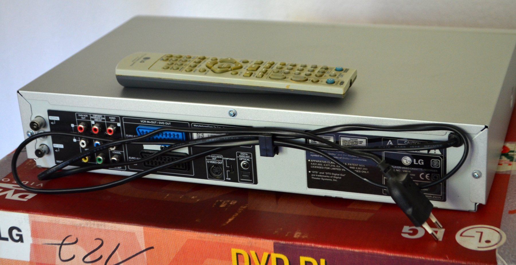 LG Registratori: Combo DVD/ VHS LG V8816 – Nuovo e nell'imballaggio originale da Collonges venduto da arashee 3