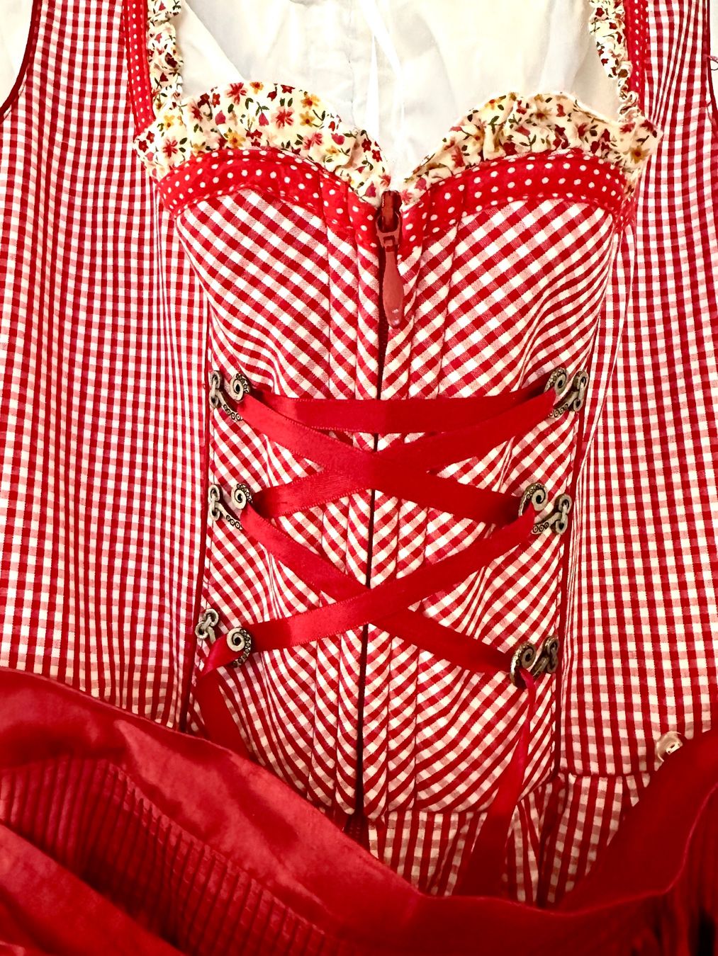 Krüger Vestiti: Oktoberfest Krüger Dirndl size 36 – Usato da Basel venduto da and_9pj9 2