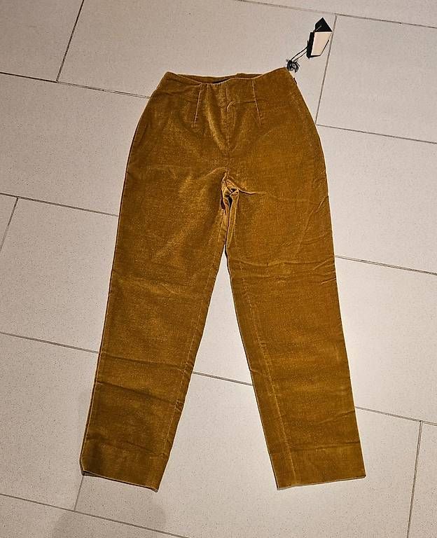 Pantaloni: Piazza Sempione 3/4 Hose samt senffarben – Nuovo (secondo la descrizione) da Zürich venduto da Gino2000