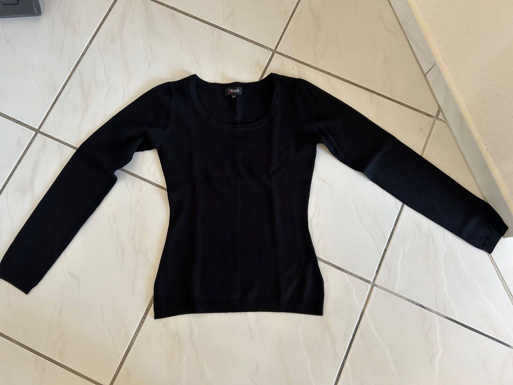 Maglioni & Felpe: Damen Pullover in 3 Farben – Usato da Gutenswil venduto da walker60 6