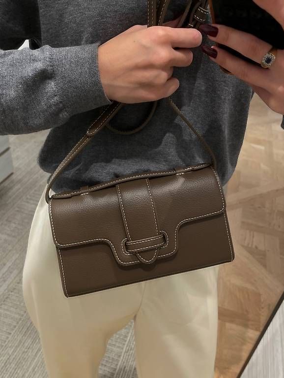 Borse da donna: Loue Studio Tasche Mano Pochette – Usato da Unterägeri venduto da mar_96hk 3