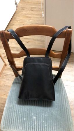 Schwarz Kunstleder Tasche Rucksack Damen mit weissen Nähten