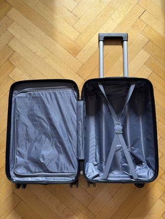 Valise cabine noire 4 roulettes, super légère et pratique !