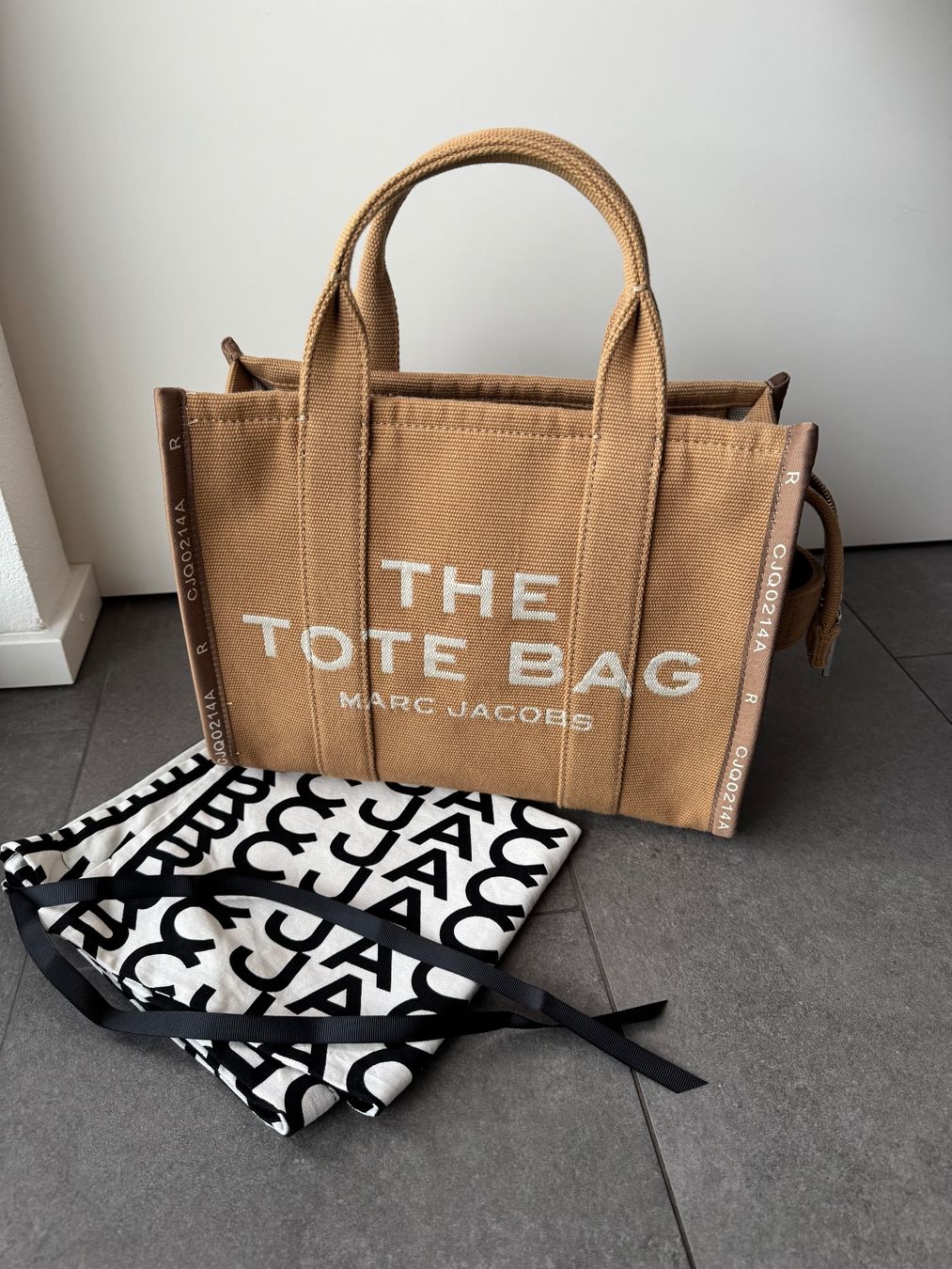 Marc Jacobs Taschen für Damen: Marc Jacobs The Jacquard Medium Tote Bag - Camel – Gebraucht aus Lausanne von ais_yxt8 3