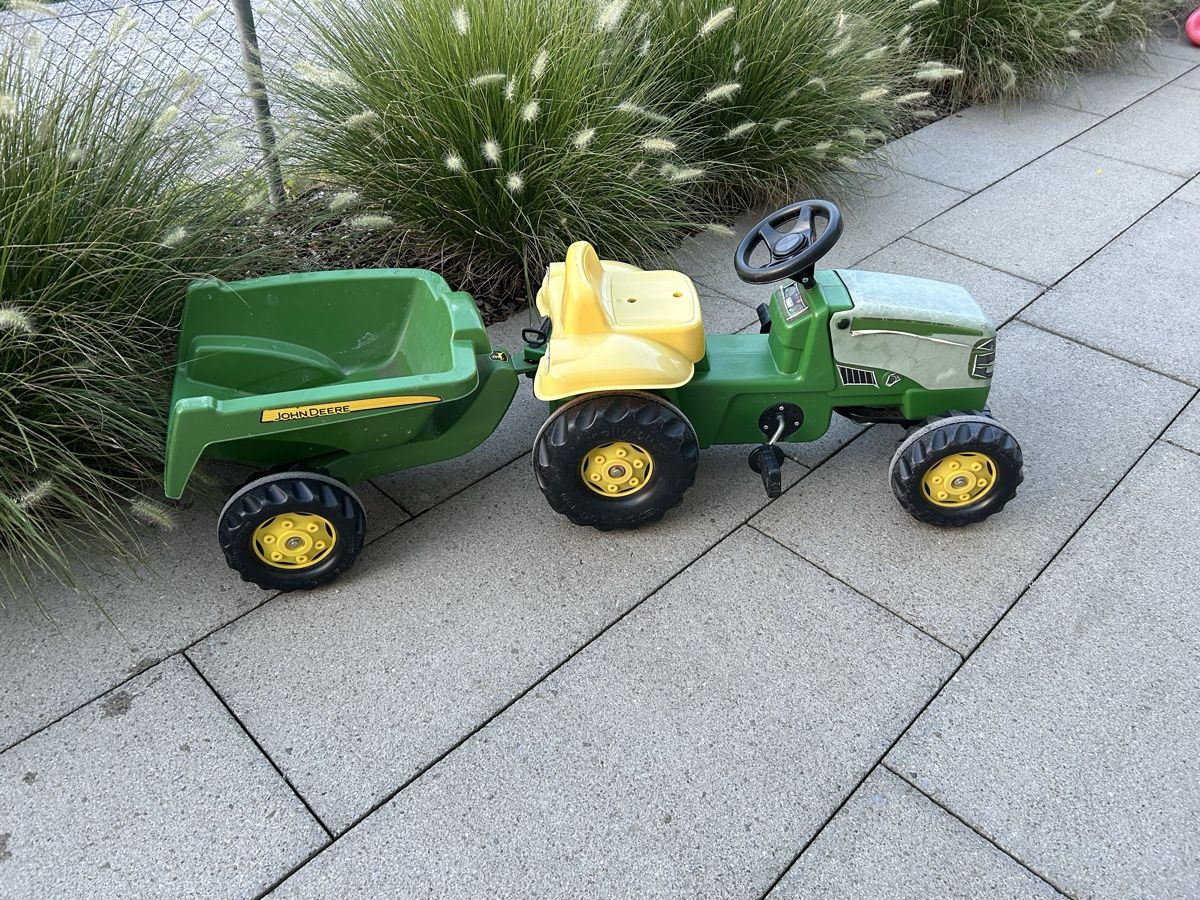 John Deere Fahrzeuge für Kinder: Spiel Traktor John Deere mit Anhänger – Gebraucht aus Tann von iundsh