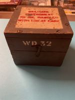Antiker Kompass WD 32 AFT, mit Holzkiste